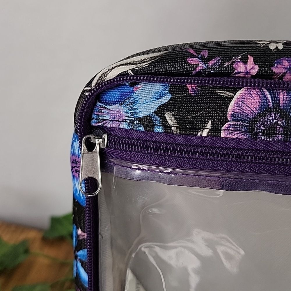 Kenneth Cole. Reaction. Travel Bag. Floral. EUC - Picture 7 of 10